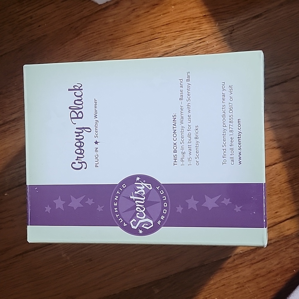 NIB Scentsy plug-in warmer